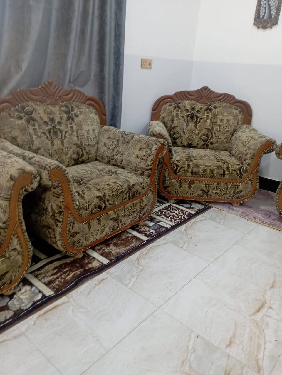 مبرده كلشي مابيه حجم 50 بس مطور عاطل سعر140 تغم 10مقاعد سعره 180طباخ خمس عيون سعره 180 المكان شارع 80 للاستفسار رقم الهاتف***********
