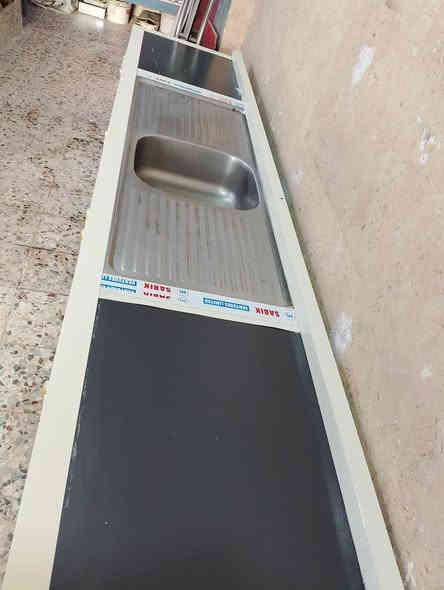 سلام عليكم كاونتر مستعمل للبيع نظيف جدا جدا مترين ونصف سنكي السعر 275عنوان كربلاء حي  العسكري لعابد ومقابل مستوصف ***********او***********
