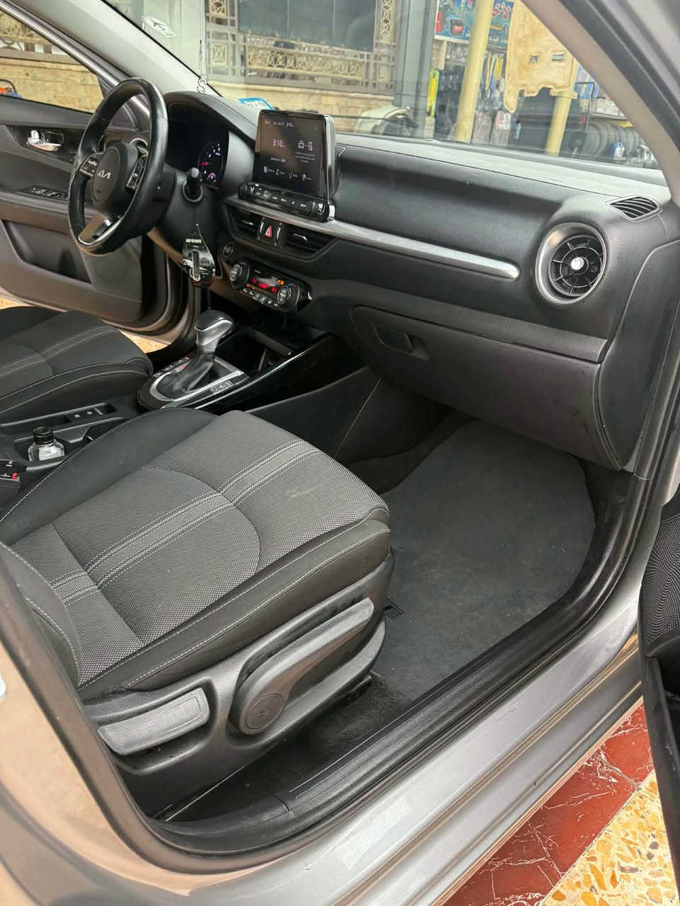 فورتي 2023 
محرك 20دوش
ماشية 27ميل 
فول مواصفات
تدفئة كشنات  +استيرن 
فتحة سلايت 
وباقي المواصفات المعروفة 
والسيارة كلش نظيفة 
الضرر تبديل باب الخلف عكس السايق بدون ايرباك 
للتواصل ع الرقم ‭0770 424 8690‬ موصل, نينوى
