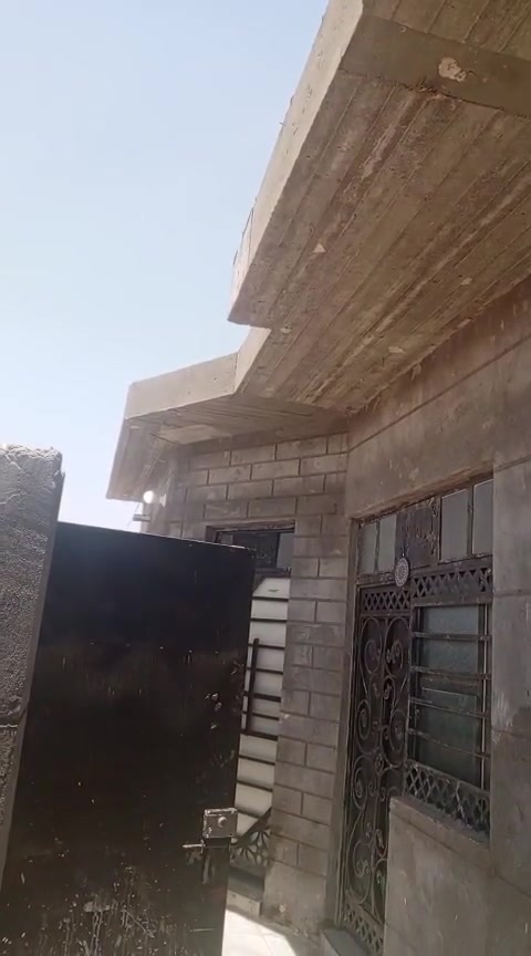 سلام عليكم خوان بيت زراعي مشمول بالطابو مساحه  ١٠٠م مقابل حي العدل على شارع ابو الماش الشارع ٨ متر  ماي وكهرباء جاهز على الأخر  شغل درجه أولا مجاري مي كهرباء بناء جديد صار سبوع من كمل بعده مامسكون غرفه وديوانيه وصاله ومطبخ وحمامات داخليه وخارجيه شوفت عينك سيراميك جدار وارضيه بس نقصه سبالت فقط ابيعك على وضعه تانكي ماطور   خط سحب مولد شغال البيت صب كونكريت يعني تكدر تبني طابق ثاني    السعر ٣٢ وبيه مجال قليل  للتواصل على الرقم ***********  واتساب مامتوفر

