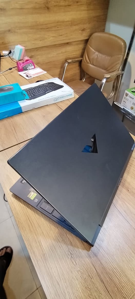 💻 للبيع HP Victus Gaming Laptop 🔥
إذا تبحث عن لابتوب قوي للألعاب، التصميم، والشغل الثقيل، فهذا الخيار ممتاز وبسعر منافس.

🔹 المواصفات:
• 🧠 المعالج: AMD Ryzen 5 5600H (6 أنوية / 12 خيط معالجة – حتى 4.2GHz)
• 🎮 كرت الشاشة: AMD Radeon RX 6500M 4GB GDDR6
• 🧩 الرام: 24GB DDR4
• 💾 التخزين: 500GB SSD NVMe

ومشحونه بس ٢٠٠ مره نضيفه كلش واي شخط مابيها

(فقط بيها ضرر بجانب القلاب ما ياثر على اي شي )

سعر 650 الف مكاني الموصل 

📩 للاستفسار *********** او راسلني على الخاص.
