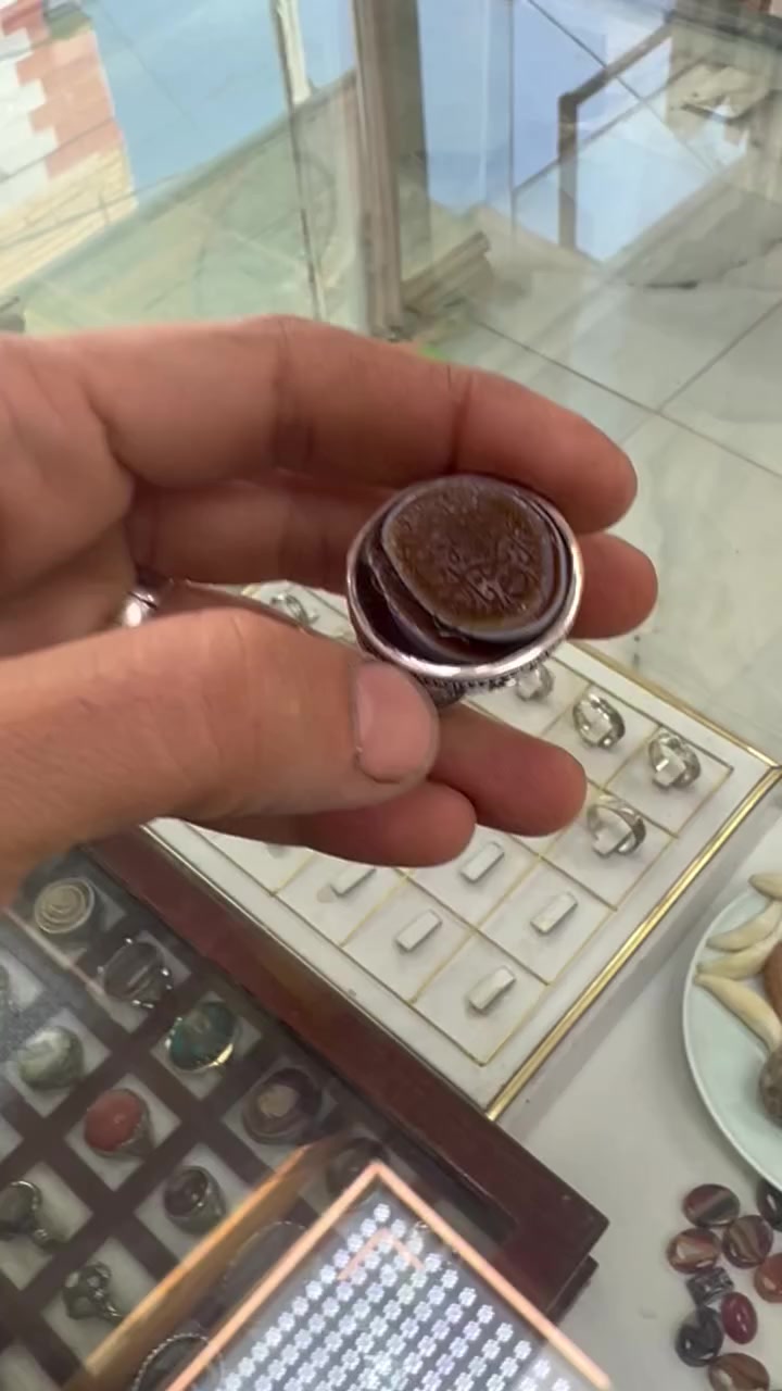 محبس جزع بقري يماني لبيع 
صياغه ثقيله 
***********
