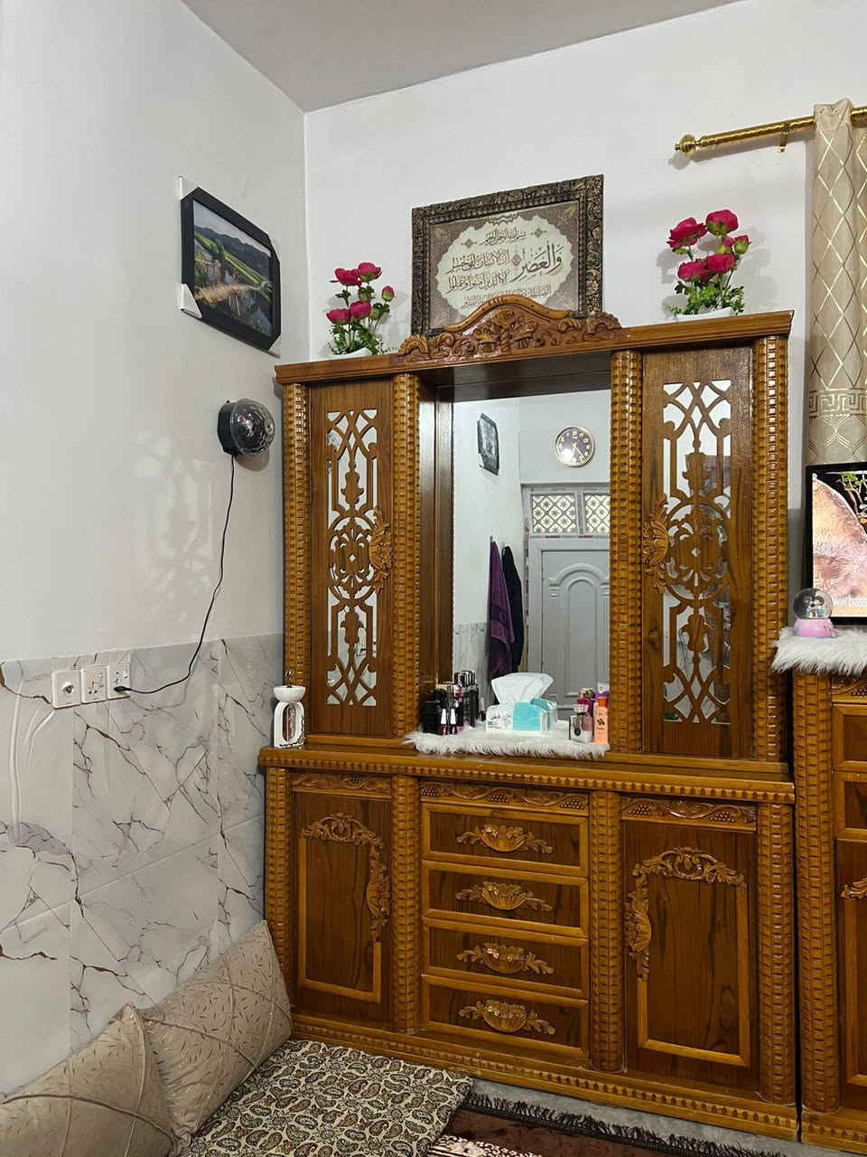 غرفه نوم نضافه فول مستخدمه 6اشهر السعر
مليونين وستميه بيها مجال شي غليل المكان جنوب الموصل ناحيه القياره قريت ازهليله ***********
