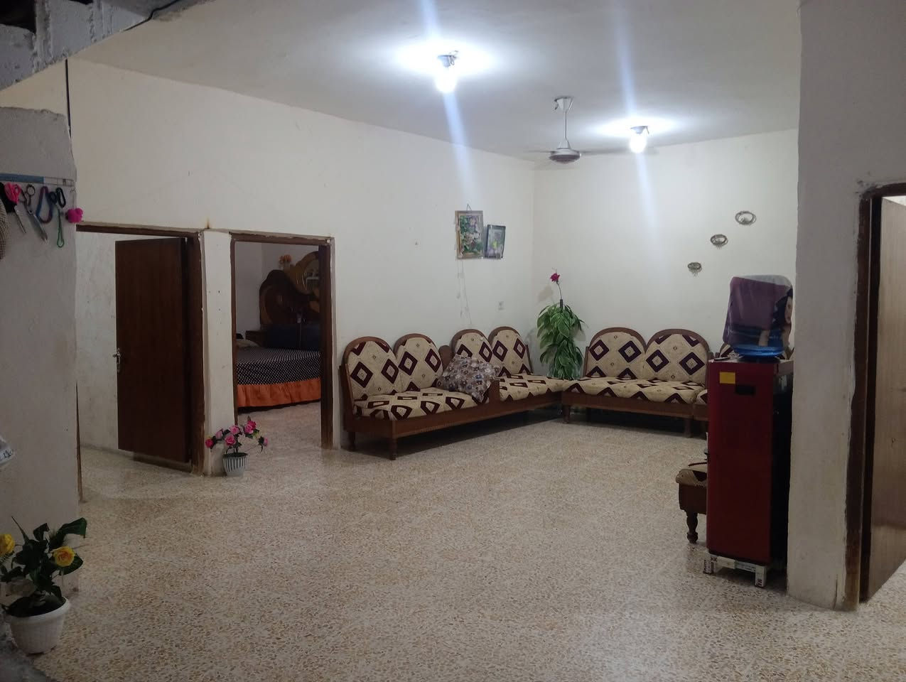 دار للبيع طابو زراعي سند 25 بسمي مساحه 300م العثمانية خلف الصناعه الثالثه قرب المختار الخدمات كامله ماء كهرباء تبليط السعر 65 بي مجال الاتصال على الرقم ***********
