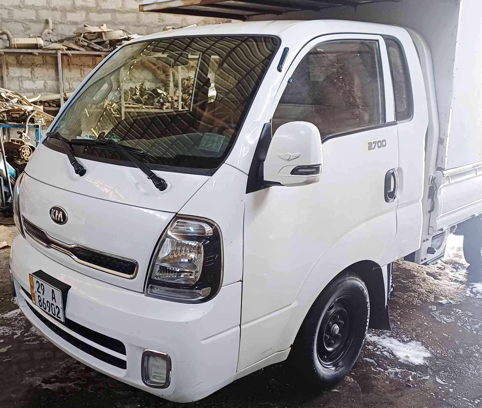 سياره كيا حمل محرك مفتوح 2700 موديل 2021 رقم واسط  مكينه كفاله لا تنقيص ولا تبخير گير أكسل مكفولات كهربائيات كلها شغاله شاصي ورقم شاصي واضح والصدر حلو سياره حلوه متذب عليهه ألف دينار گبل للشارع سياره خير من الله الياخدهه بالعافيه عليه وشرط محجر مو وياهه والباقي گدام العين أحلى من الصورة تحويل مباشر السيارة بـ أسمي مكان السيارة واسط رقم هاتف ***********
