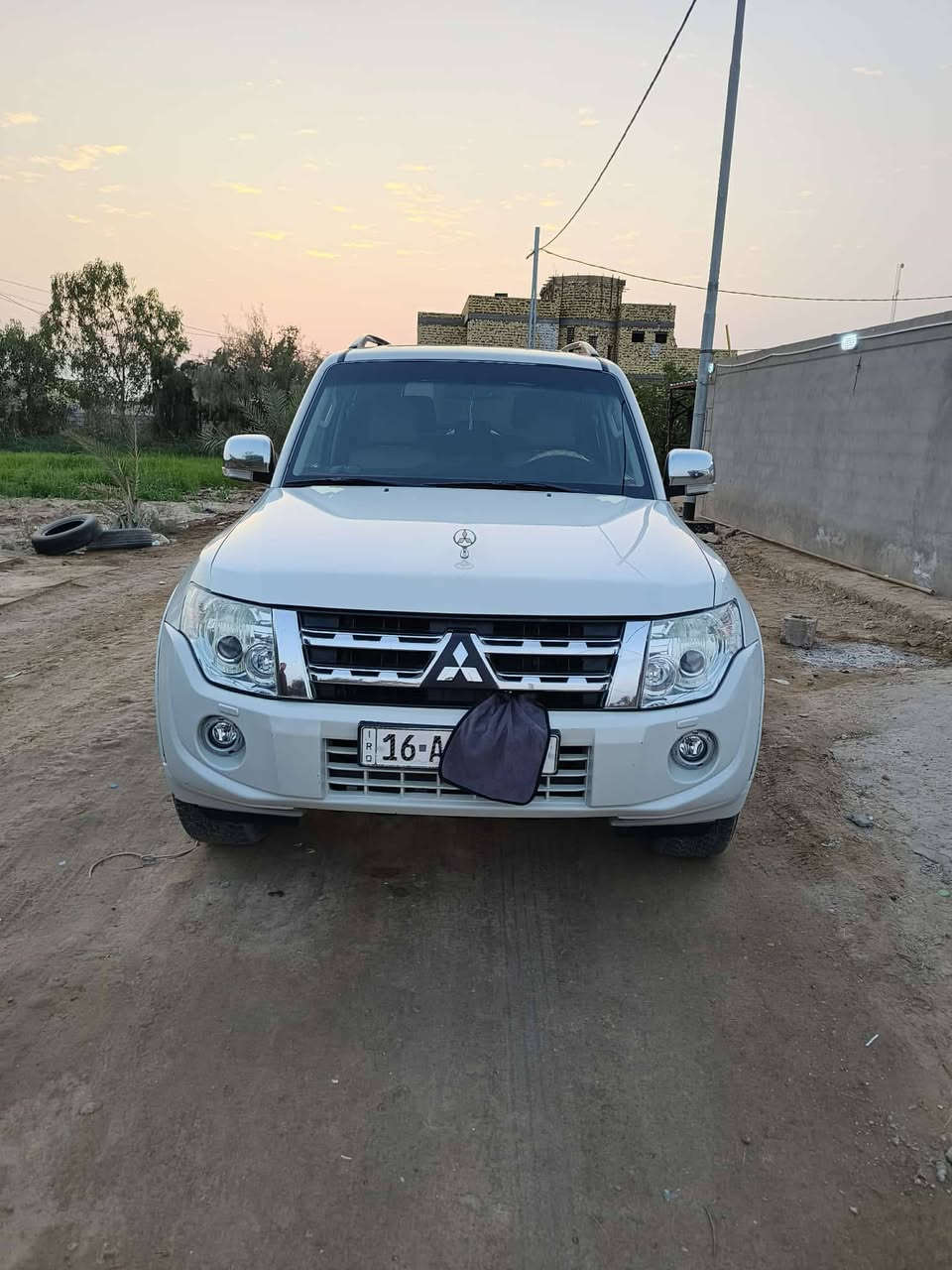 السلام عليكم
مراوس فقط اريد جاجر. ***********
باجيرو حبتور 2014 والمواصفات معروفه سياره نظيفه بيها شخط فقط في الجاملغ الأيمن صغير
