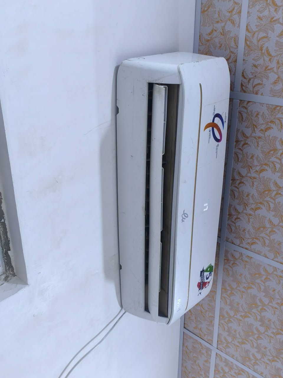 السلام عليكم
سبلت ايفولي  طن ونص 
غاز R22  تبريده كلش زين 
مستعمل وشكله مثل ما موجود بالصورة 
للبيع بسعر 290 الف 
العنوان البصرة - المطيحة  - قرب اسواق الاخوين 
السبلت تجي تشوفه مشتغل  وراها تفتحه وتاخذه بالعافية عليك 
رقمي ***********
