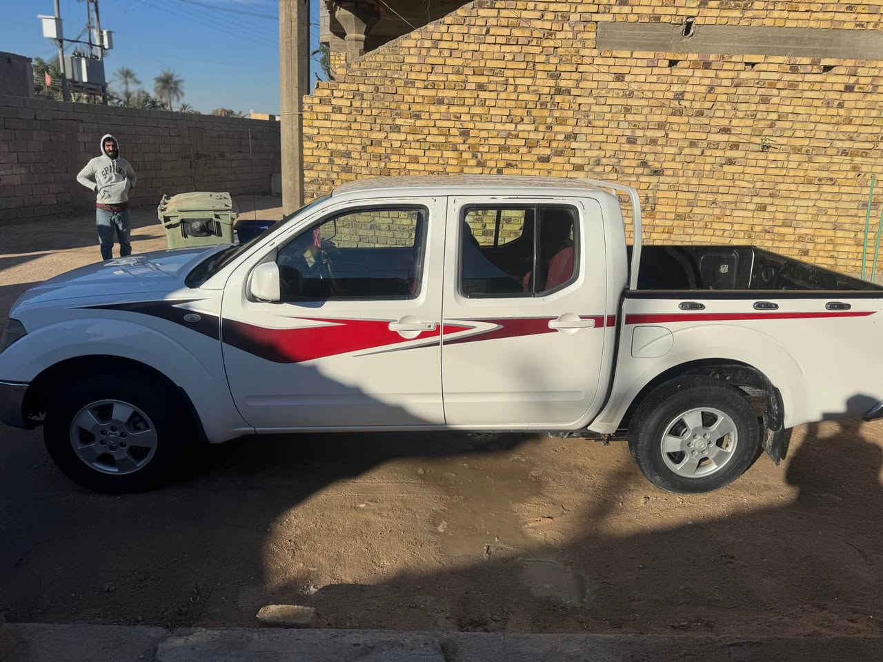 سلام عليكم 
نيسان نيفاره 2013
سياره حلوه جديده 
جاهزه من كل نواحي 
سعر 107
عنوان بصره كرمه علي 
تصال 
***********
وتساب
*********** البصرة, العراق
