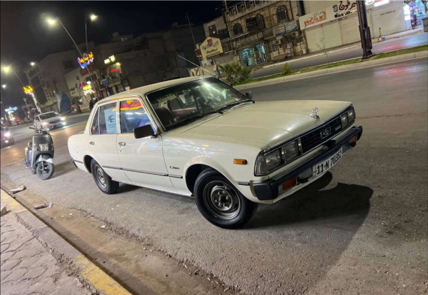 للبيع كرونه 79 السياره جاهزه من كلشي وكلشي بلادي بالسياره تخم تاير حداديه باتري جدد تبريد ويه السويج  صفاح السياره موس شرط وترايش ربل مسطره وترايش الستيل كله عالبلاد 
رقم بغداد الجديد وهزه جديده 
مكاني ناصريه مركز المحافظة 
***********
50 وبيهه مجال بسيط
