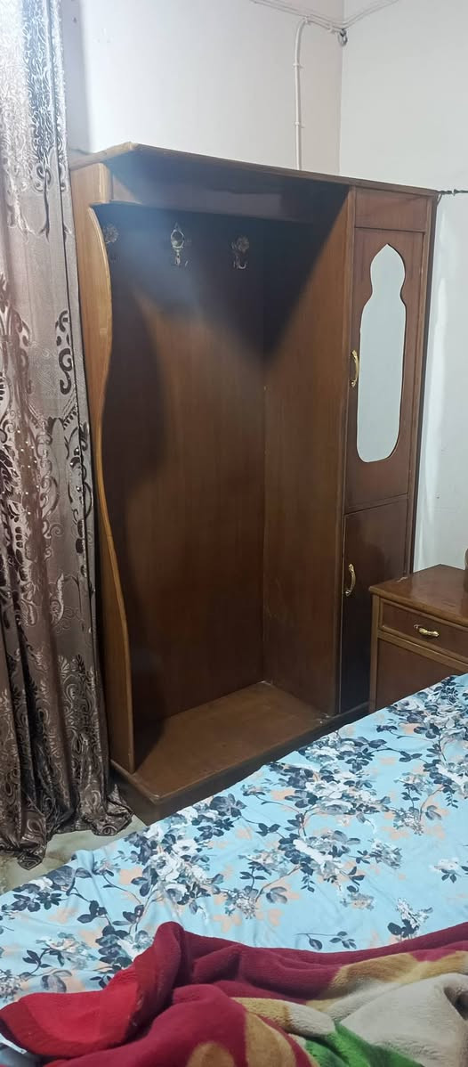 غرفه نوم عراقي تسكام ثقيل كلشش ام 6 ملحق طابقين نضيفه كلش سعر 850 وبي مجال قليل كربلاء حي القادسيه *********** كربلاء, العراق
