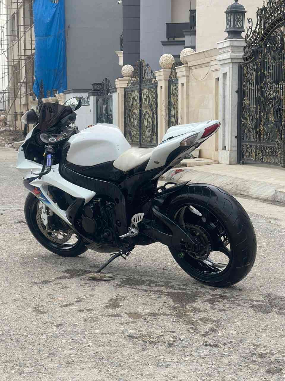 من رخصت لدمن
للبيع سوزكي  GSXR  جكسر   موديل 2011   مكينه  cc750    مكينه  مفتوحه  بس  شرط  ابيعك  الدراجه   كلها غراضها ستندر شركه بيها  اوراق گمرك  كامله  يعني  بس  ترقيم  ومثل ماموضح  بل صور دراجه حلوه  ونضيفه وعليها  منضومه  گزوز Brocks   كامله الدراجه  بيها  خلل  بل ضفيره  وشغلتها  سهله وبيها  اليده  مال سلف  عاطله  والباقي  مابي شي عليها  تاخم تاير جديد امامي خلفي 

عنواني  اربيل            للتواصل  فقط  واتساب 

***********         اخوان المو شراي  لا  يتعبني 

تحياتي للجميع 🤍

