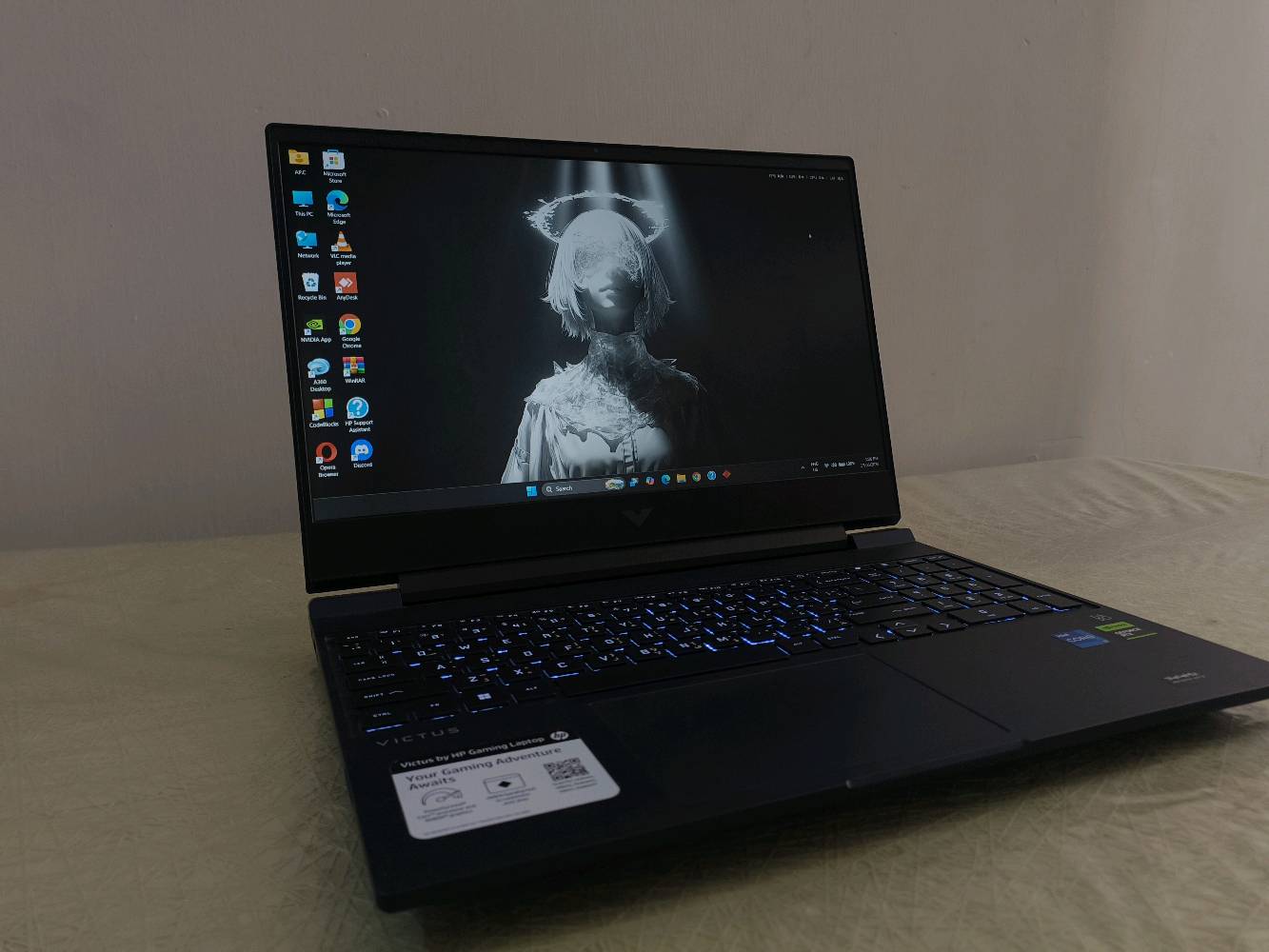 لابتوب اتش بی HP Victus F15-FA1000 gaming laptop

لابتوب تكدر تشتريه وتكول اشتريت جهاز جديد وبالك مرتاح، استخدام طالب كلية خفيف والجهاز بعده بضمان الشركة الي يخلص شهر12 صحة البطارية 98% مشحون 46 مرة فقط. الجهاز كامل بدون اي خدوش + شاحنته الأصلية (بعدها بچيسها) + جنطة لابتوب هدية .

CPU المعالج : I7 12th H
GPU كرت الشاشة : RTX 4050 6 VRAM
RAM الرام : DDR5 16GB
Storage التخزين : SSD 512 GB
Screen الشاشة : IPS 144 HZ
شركة HP بهذا اللابتوب متعاقدة مع الشركة الدنماركية العريقة Bang & Olufsen المختصة بمجال الهياكل الصوتية وهالشي يضمنلك تجربة صوتية ممتازة تفتقر الها اغلب اللابتوبات المعتمدين بنظامهم الصوتي على الشركة المصنعة فقط. سعر النسخة الجديدة حوالي 1,600,000 وهذا اللابتوب ابيعه ب 1,250,000 وبيه مجال بسيط للشراي.
شنو المواصفات التفصيلية للجهاز؟ يعني الموديل الكامل، نوع المعالج، الرام، وسعة التخزين؟: 

CPU المعالج : I7 12th H
GPU كرت الشاشة : RTX 4050 6 VRAM
RAM الرام : DDR5 16GB
Storage التخزين : SSD 512 GB
Screen الشاشة : IPS 144 Hz
الجهاز شكد حالته؟ بيه أي خدوش، كسر، أو قطع متبدلة/مصلّحة سابقاً؟: 
الجهاز شبه جديد بدون اي خدوش او قطع مبدلة .
البطارية شكد تقعد تقريباً؟ وهل الشاحن أصلي وموجود ويـاه؟: 
نعم موجود
وين موقعك بالضبط؟ وهل متاح الاستلام اليدوي أو التجربة قبل الشراء؟: 
بغداد، اذا ببغداد نعم
شنو سبب البيع؟ وهل عليه ضمان أو فاتورة بعده موجودة؟: 
يوجد ضمان الشركة + سبب البيع مدا استخدمه