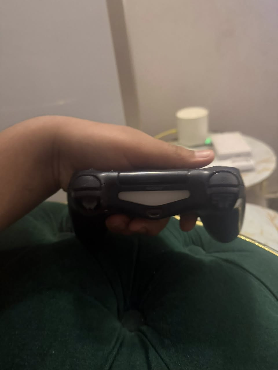 السلام عليكم بلي 4 فات مآبي شي نضيف جدا معا ضمان 6 اشهر  مفتوح فقط لتنضيف امانت الله يجي ويا جوستكن اصليه مال بلي و احده تجاريه  وبي قليل شخوط و يجي جي تي اي 5. بس بدون حافظه مالتها و يجي وياها لعبه باتمان معا جميع الملحقات  معا هديه شاحنات 2. أو مراوس اكسبوكس سيريس السعر 325 وبي مجال و يوجد توصيل ***********
