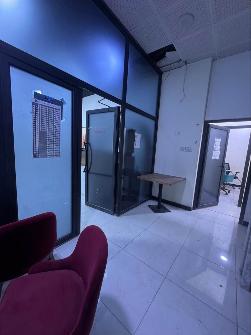 طوابق للايجار مساحة 200 متر 
في بناية تجاريه ( مكاتب - شركات - صالون - مخزن - محلات تجارية ) 

الطويسة حي الخضراء - مقابل الريان 

قاعات مفتوحة او مقطعة 
للاستفسار/ *********** البصرة, العراق
