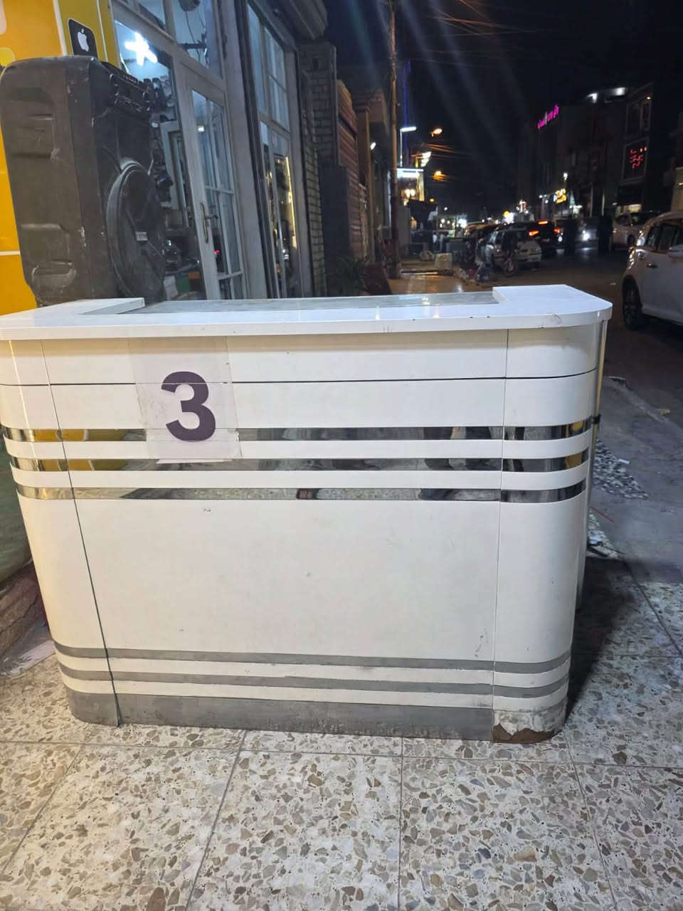 للبيع ب ٢٠٠ 
مكان بغداد 
رقم الهاتف ***********
