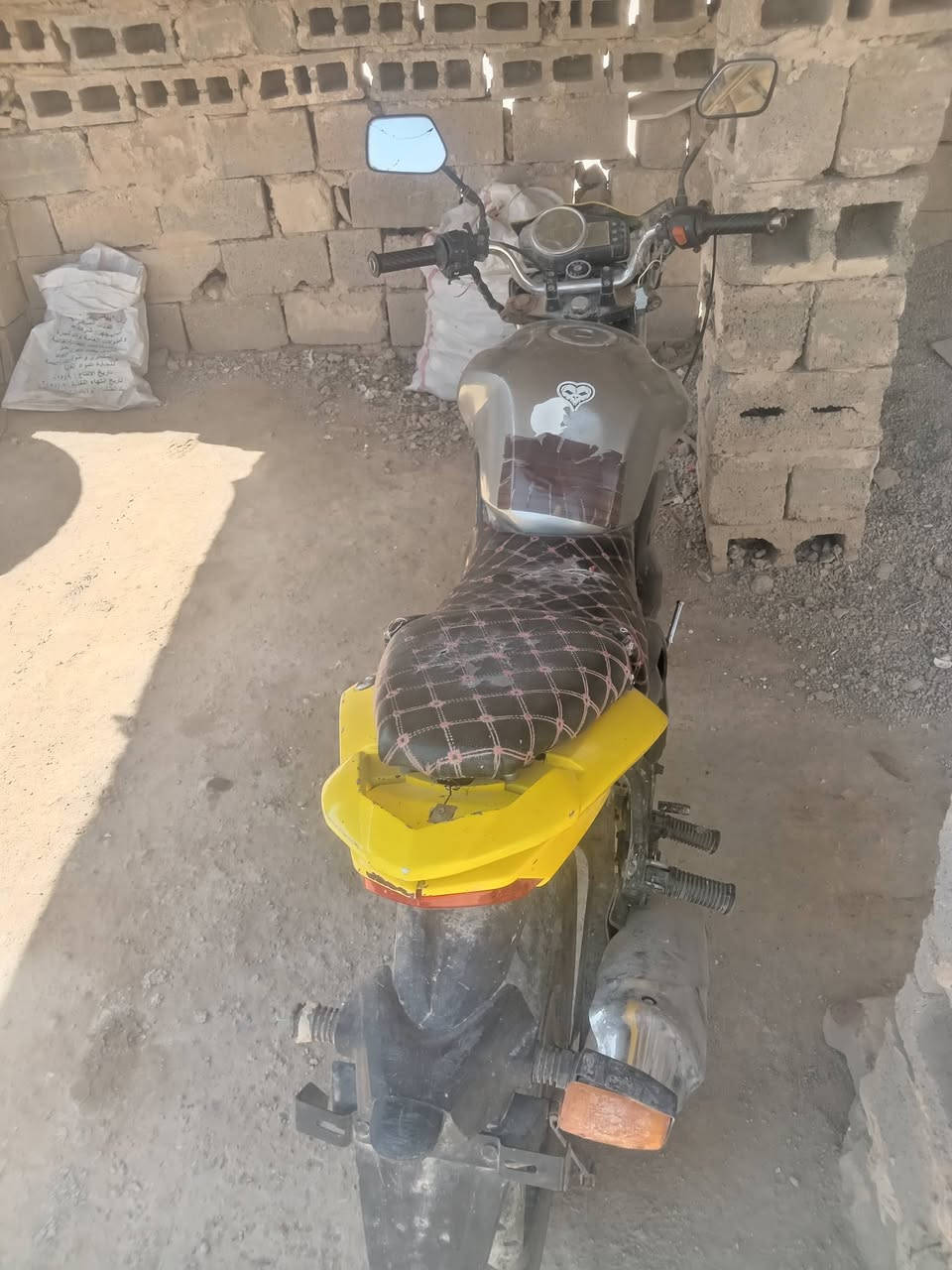 بسم لله ماطور سايم بطح محرك جديد سلف هندر كهرباياته كلها شغاله السعر ب 350 مكاني حديثه يم قيمقاميه الجديده رقمي ***********
