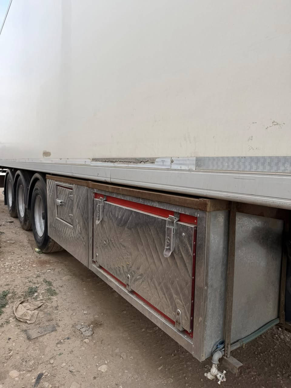 سلام عليكم
عربانه منفيس 
نوع كرونا موديل ٢٠١٢ 
الجهاز ٢٠٠ بصمه رباط 
طخم تاير جديد 
ثلاجه ومطبخ 
سمك ٧

رقم الهاتف: ***********
 رجاءا بس الشراي يتصل
