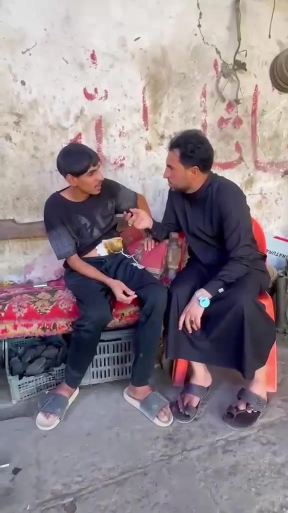 عظم الله اجورنا واجوركم بأستشهاد ابا الاحرار وعنوان الانسانيه الامام الحسين
مناشده حسينيه هذا الشاب الواضح بالفديو يريد يمارس حقه  الطبيعي بالحياة والتنقل ويزوج ويزور لكن حالته الصحيه تمنعه من ذلك نحتاج فزعه منكم اطباء وكوادر صحيه واهل الخير من اجل انقاذه لاتقصرون بالتبرع لازم نسويله عمليه بالسرعه.
للتبرع سيد فارس الميالي ***********
او ماستر كارد 4179632247
اومكتب المهندس مصطفى ***********
