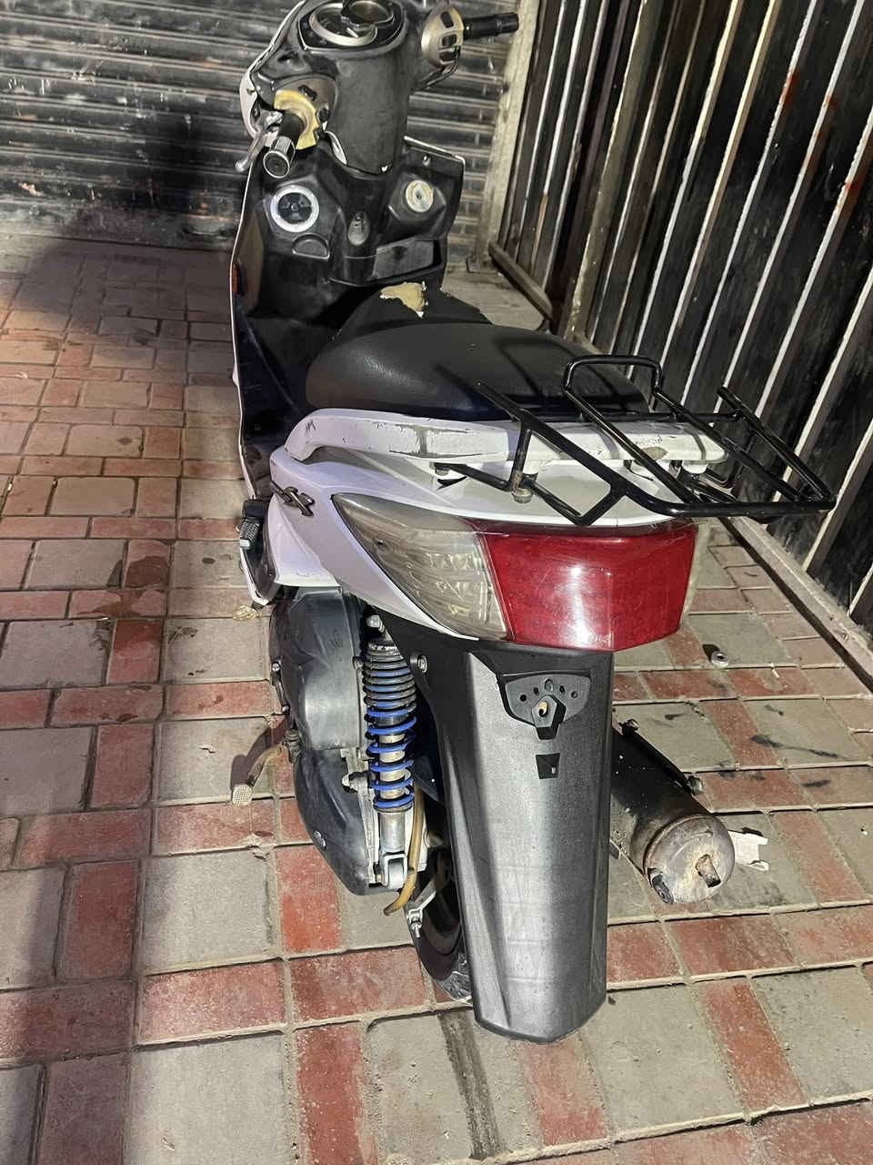 سكنز فحل طلاعات
جويتر خطين 
مكينه مكفوله 
كفرات مكفوله 
كهربائيات كيجات كله شغال 
سعر الدراجه 650 
مكان بلديات 
***********
