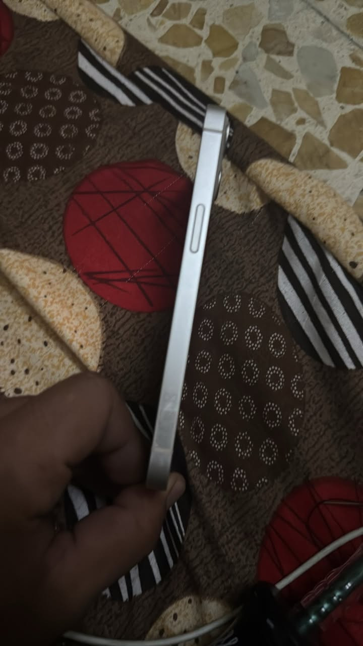 ايفون 13 عادي للبيع
ذاكره 128 جهاز جديد لوك 
بطاريه 89 ماستر 
كارتونه وًكيبل 
الجهاز مكفول وجديد كلش ع وضع الشركه 
مكان بغداد م الصدر ق 37 
رثم الاتصال *********** 
سعر 450
