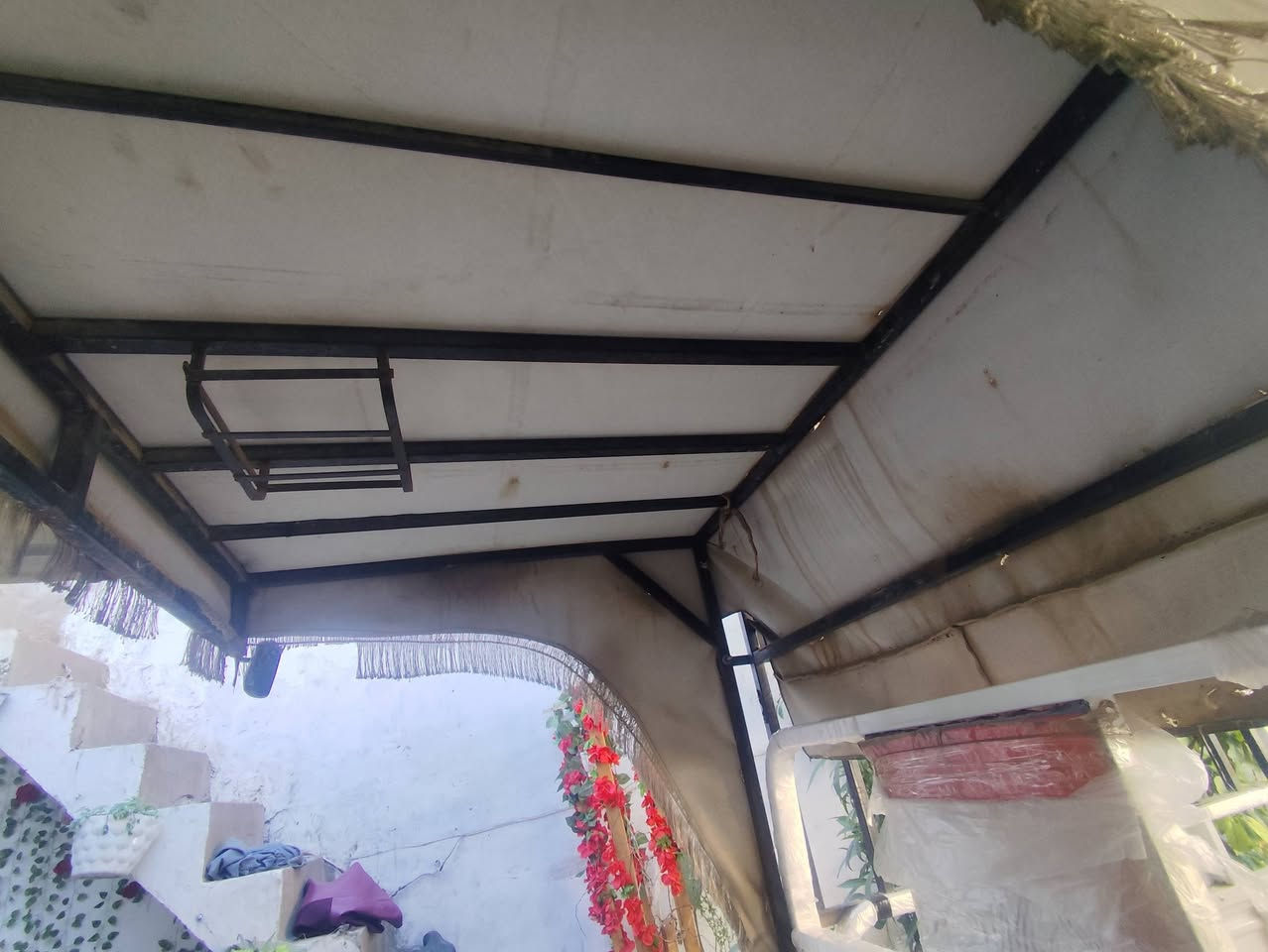 سلاو هاوڕیان کەپروجەمجەی سلیمانی عەصلی
زۆر بی عەیب شکاوی نیە بی عەیبە 
قفڵی 100هەزار   مشتەریت تیڵ بکە
***********
