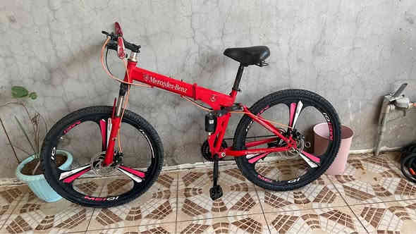 سلام عليكم اخوان بايسكل اوف رود جبلي كل عيب مبي بس جان متروك ورجعت رممته بالكامل واكو شوي لحيم طاك بالماشة مبينةبالتصوير بس ممأثرة على اداء البايسكل شي مرتب وحلو 
سعرة 50 الف مكاني روناكي
*********** كركوك
