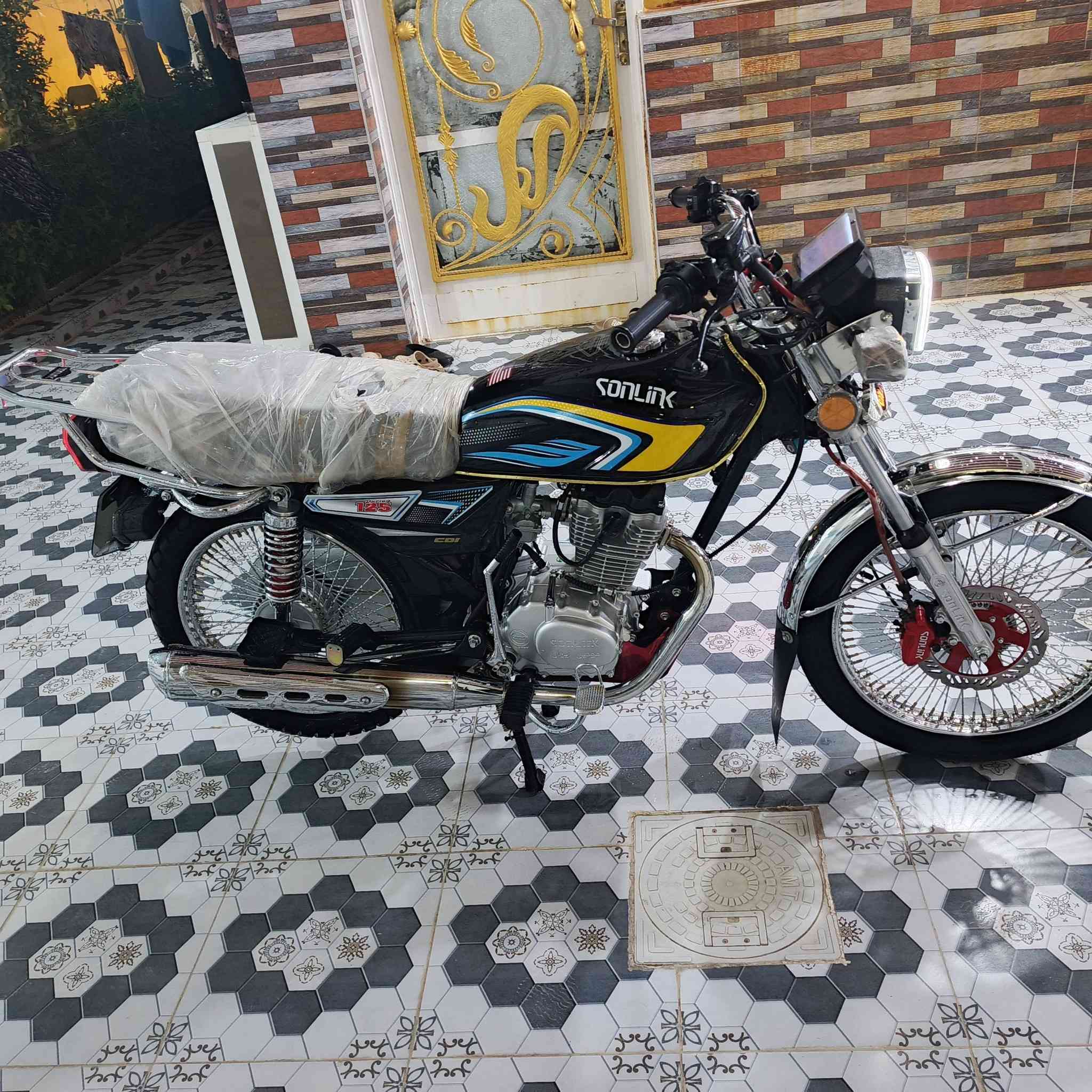 دراجه سونك ما صارلها هواي من طالعه دراجه خير من الله وبعد احلى من صوره اوراق سكنر 800وبيه 
مجال /***********
