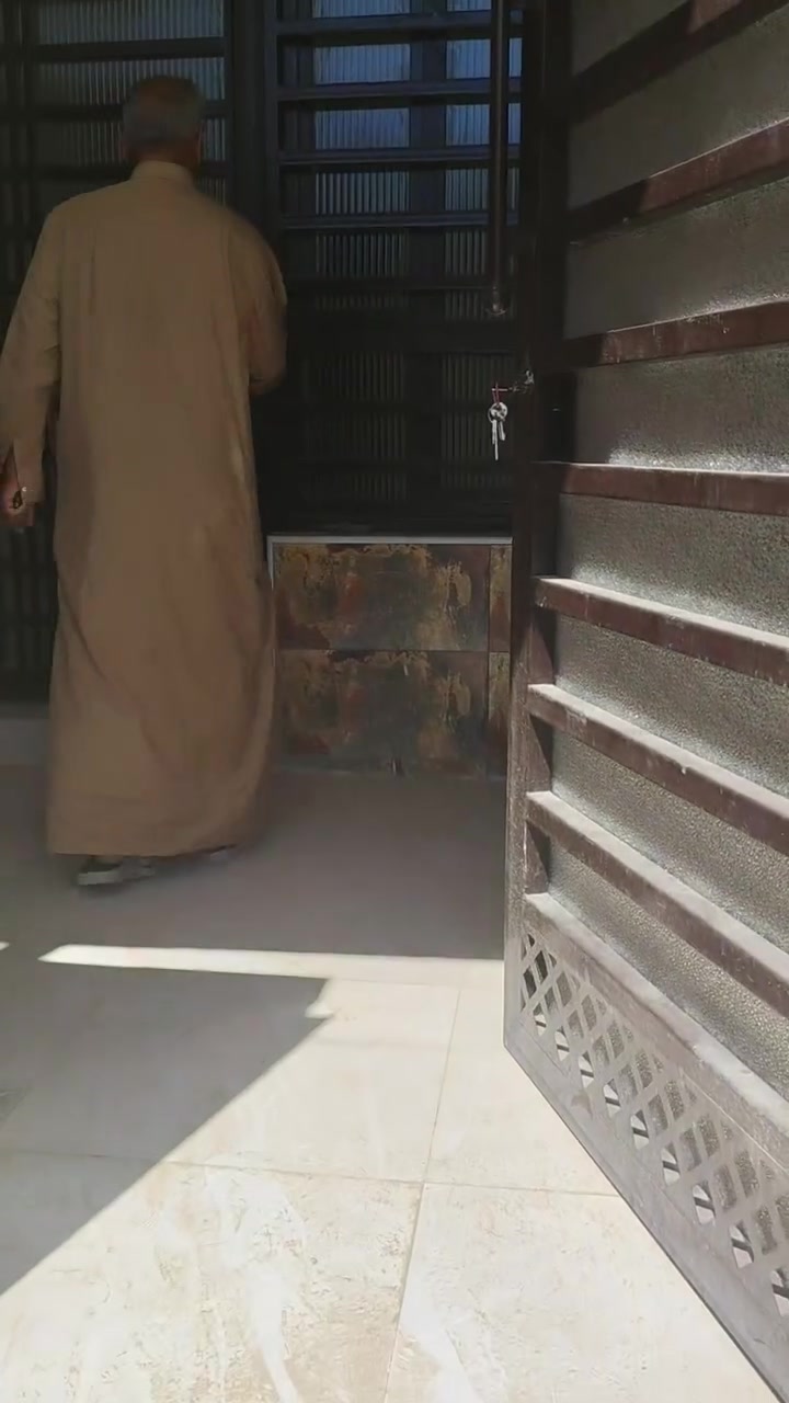 مشتمل اللايجار طابق ارضي التحرير خلف حسنية التحرير استقبال وغرفتين نوم وصحيات مامسكون بنه حديث الاتصال علئ الرقم *********** وهاذا التصوير ماله شوفه زين وخابر
