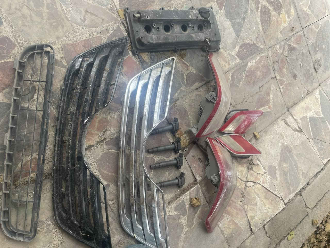 سلام عليكم غراض كامري  من 2007 الى 11 للبيع اصلي تفصيخ نوزلات   دعاميات خلفيه مجاول شباك امامي شباك دعاميه قاعدة فيوزات شريط ستيرن قبق ولفات مزدات جكمجه فرس  قيم وخذ حبييي بغداد حي جامعه  ***********
