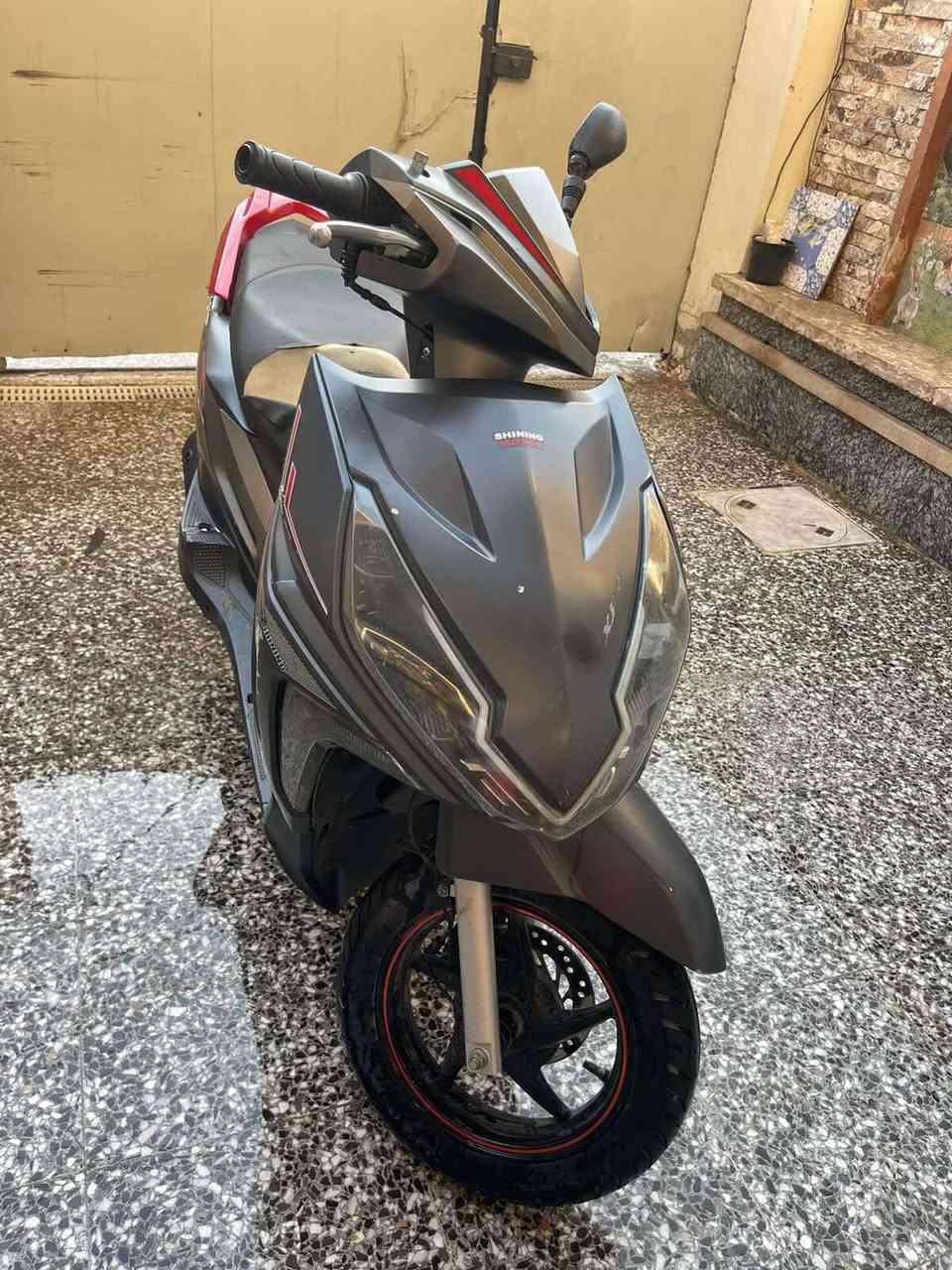 سلام عليكم
دراجه شنينك صيني تجميع عراقي 
دراجه كامله مابيها نقص بيها بس كتف الشحن عاطل 
الدراجه متروكه صار شهر تقربياً 
تفاصيل خاص او *********** وتساب موجود
