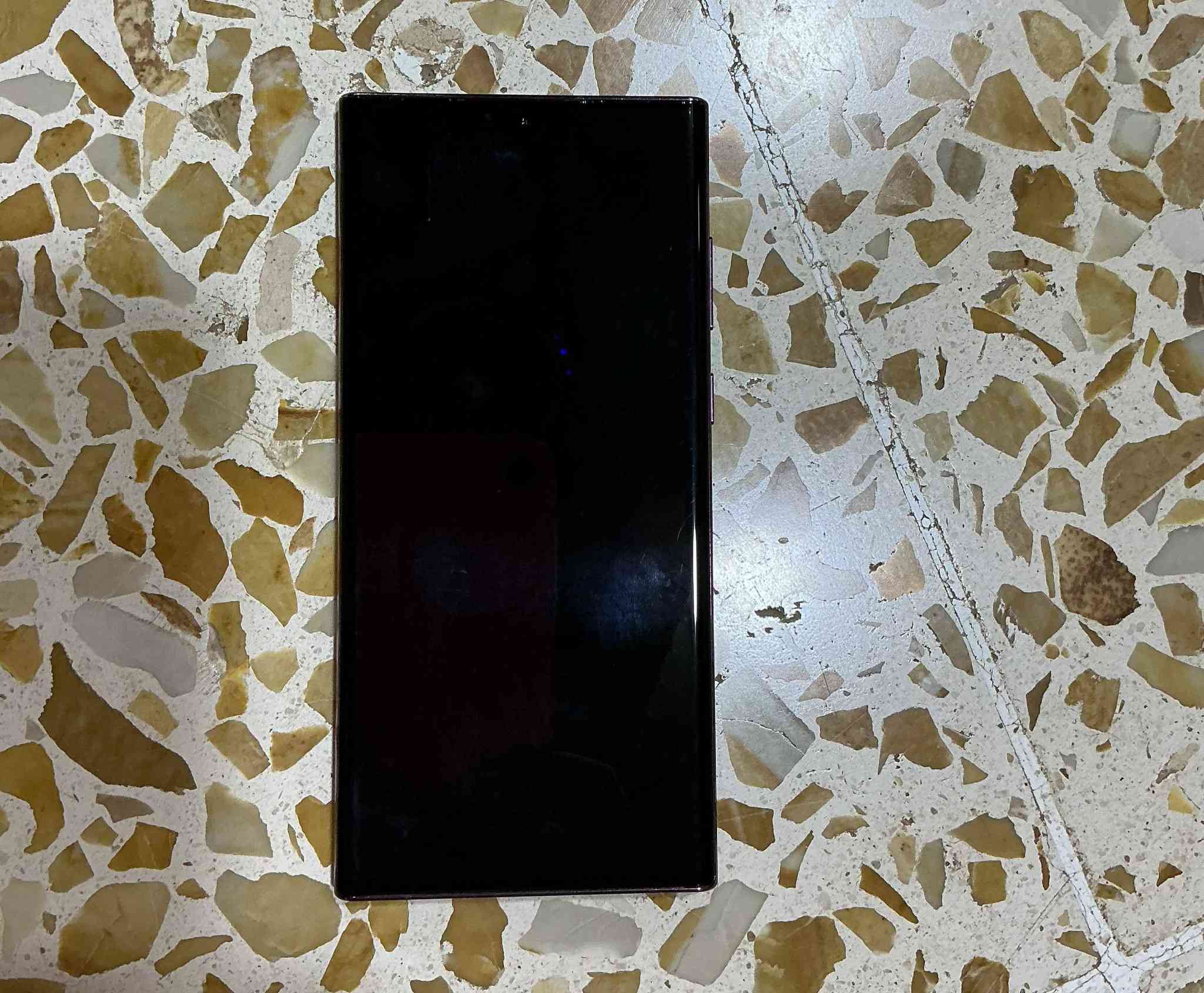 السلام عليكم جهاز الترا s22 للبيع ذاكرة 256 
السعر:350 الف 
الهاتف:***********
