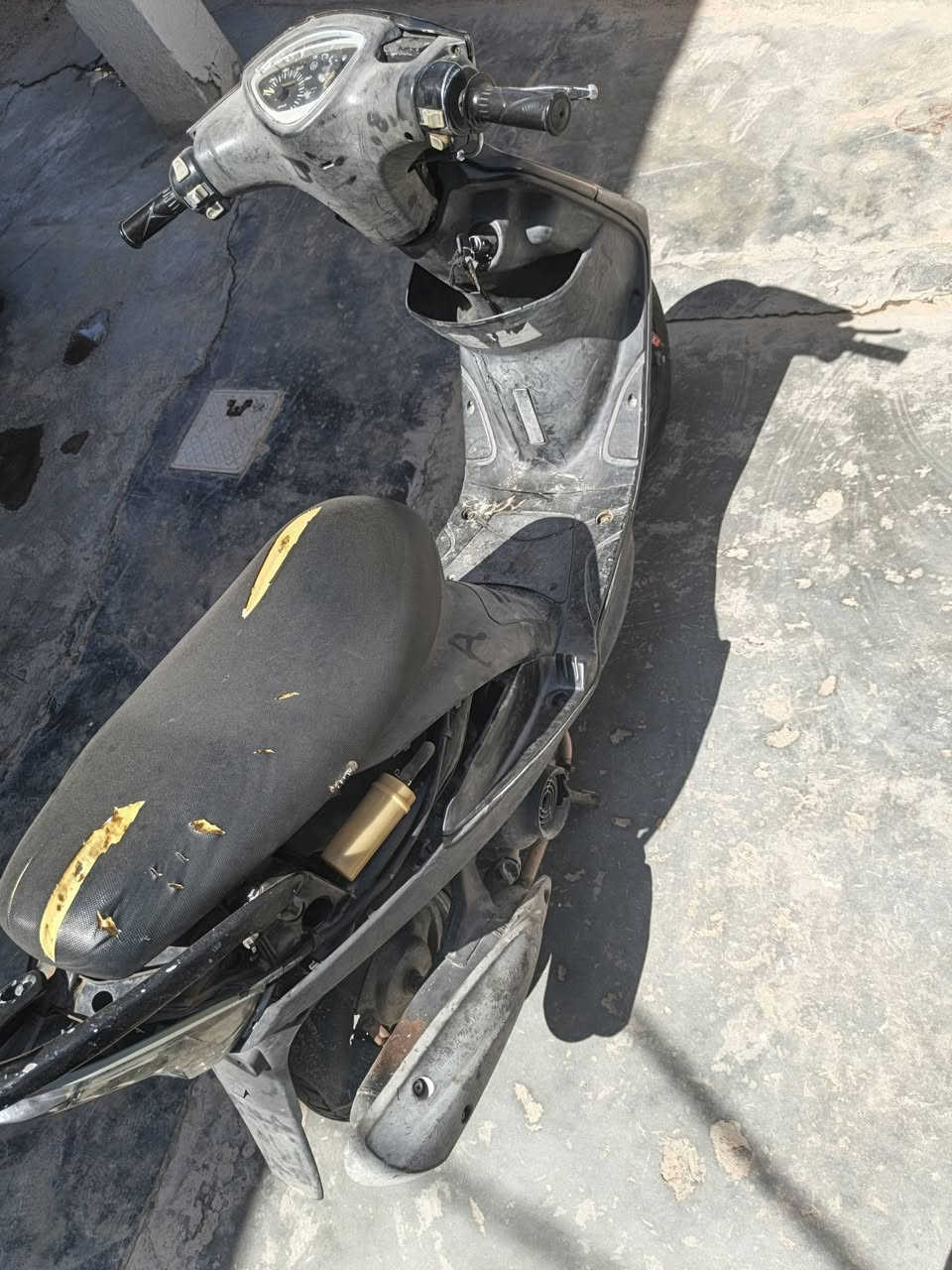 سلام عليكم كامله مكمله مابيها كل نقص بس باتري كاعد شغاله سلف وهندر نكره بكل وقت بلاديه مكينه خرسه سعر600وبيها مجال قليل ‏‪***********‬‏
