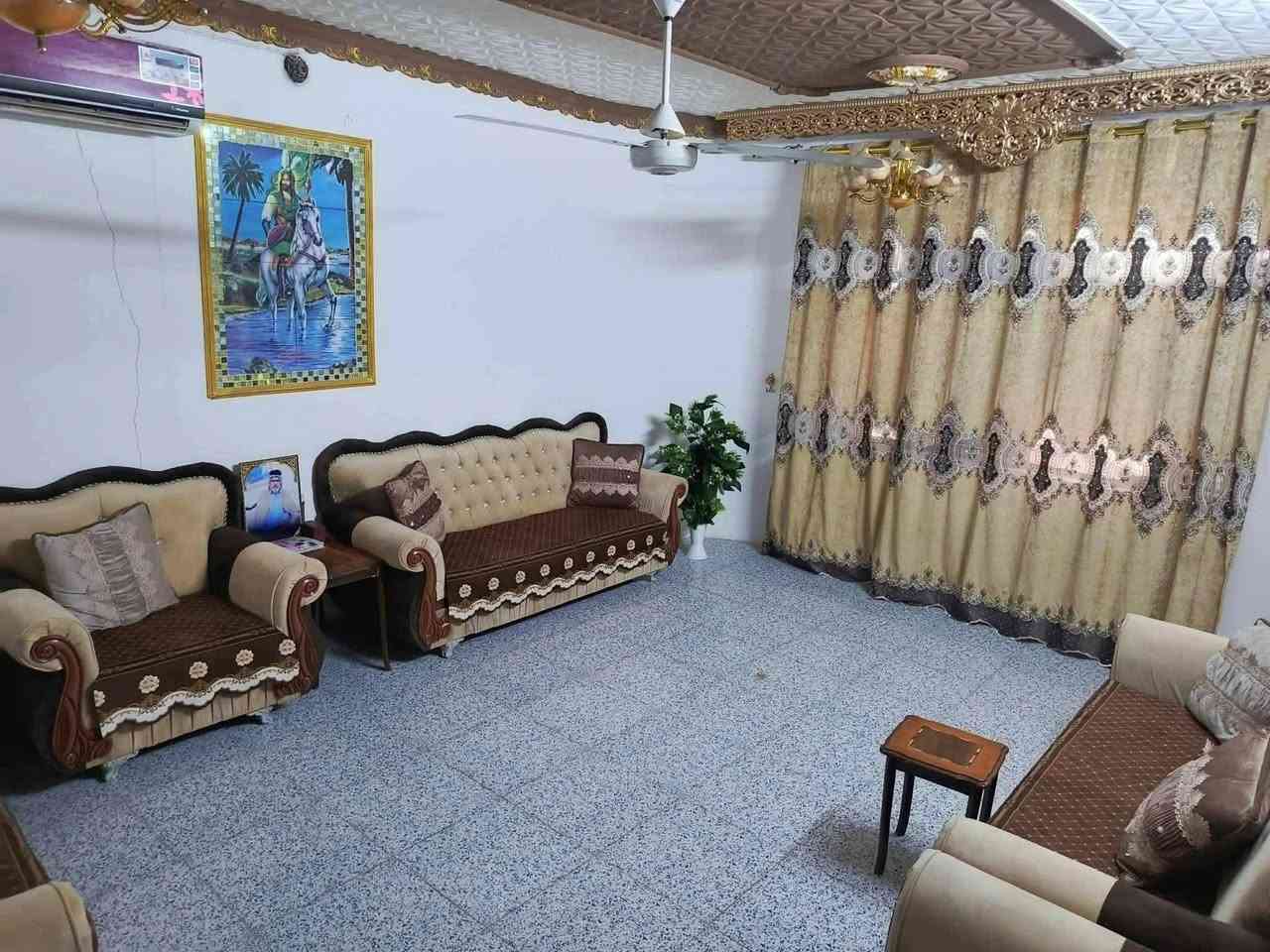 دار للبيع مساحته 150متر ع طريق المعاره خلف حسنيه مال العويسات يبعد عن شارع العام 50متر بناء بلوك وعكاده متكون من غرفة نوم عدد2 وصاله ومطبخ استقبال مجمع صحيات داخليه وخارجيه
سعرها 60وبيها مجال شي بسيط 
أي استفسار الاتصال على الرقم التالي 
***********
