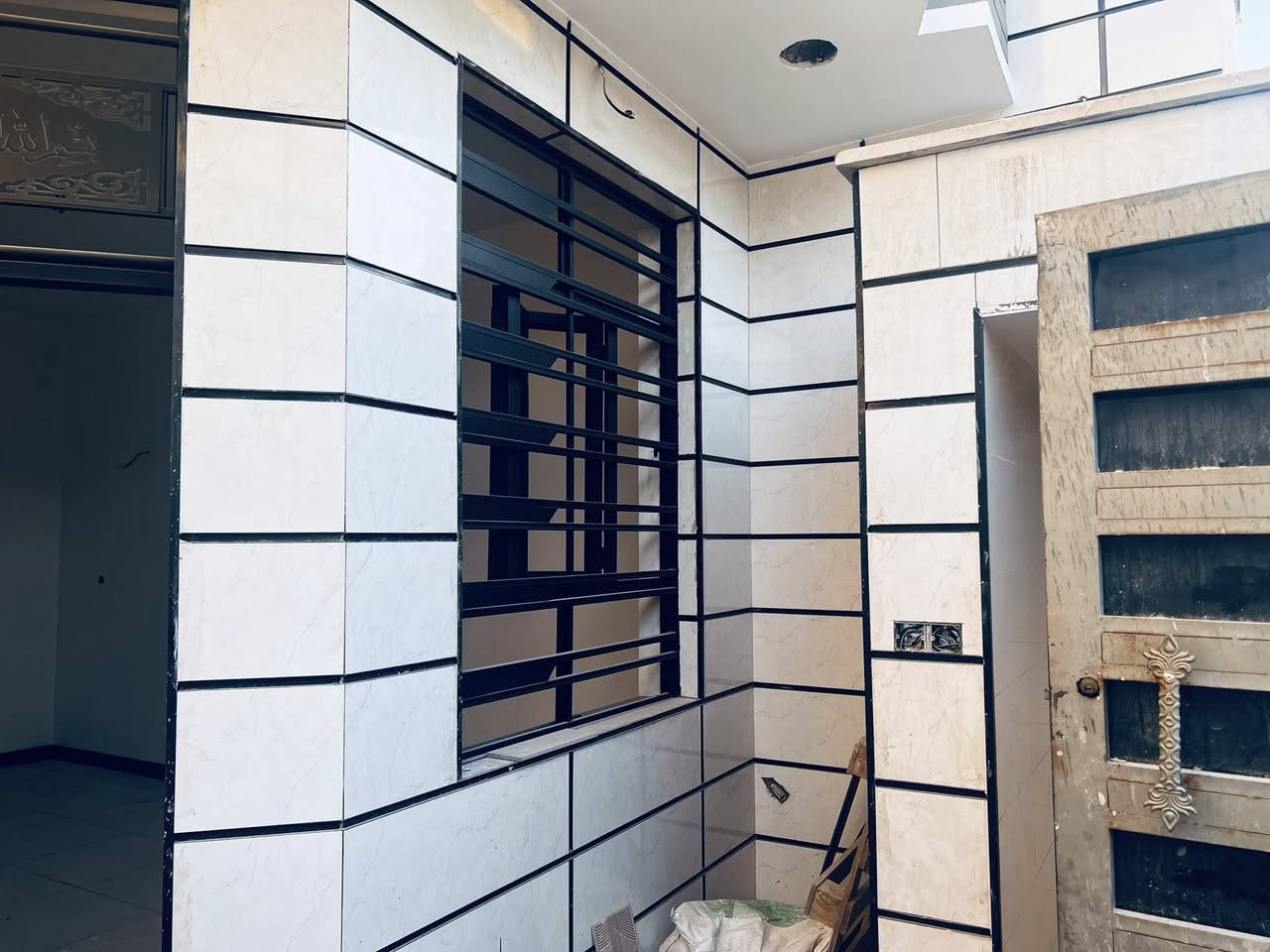 السلام عليكم بيت للبيع مساحه 100متر بناء حديث درجه أولى منطقه جميع خدمات بيها
العنوان ام الكبر قرب حيور الستميه 
للاستفسار /***********
