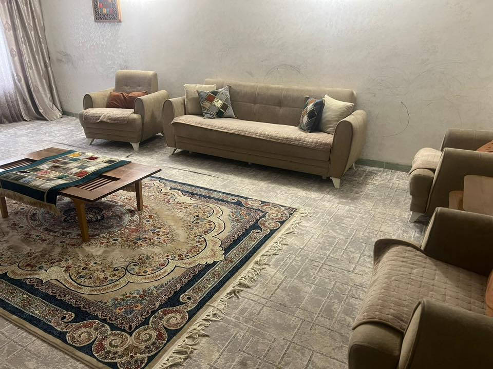 السلام عليكم ورحمه الله وبركاته
اغراض منزليه للبيع بيت كامل للبيع
المكان سليمانيه 

غرفة نوم ٥٠٠،٠٠٠
٣ سبالت ابو طنين  الواحد ١٥٠،٠٠٠
٣ سبالت ابو الطن الواحد ١٠٠،٠٠٠
واحد سبلت عامودي ٣ طن سعره ٣٧٥،٠٠٠
٣ تلفزيون ٢٨٠،٠٠٠
غرفة استقبال كامل ٨٥٠،٠٠٠
مطبخ كاونتر ٥٠٠،٠٠
مساعد مطبخ ٣٠٠،٠٠٠
مبرده بلاستك جديد ٤٠٠،٠٠٠
مبرده حجم صغير ٨٥،٠٠٠
مرجوحه شغل ايد ٣٠٠،٠٠٠
مجمده + ثلاجه ٢٥٠،٠٠٠ 
ثريه ٥٠٠،٠٠٠ 
قنفه ١٠ نفرات + ميز وسط ٣٥٠،٠٠٠
كاونتر نظيف ٤٠٠،٠٠٠
جهاز رياضه ٢٥٠،٠٠٠
سنگ ٢٠٠،٠٠٠
وبيهم مجال لليشتريهم شلع كلهن شروه وحده

‭0771 970 2453‬
