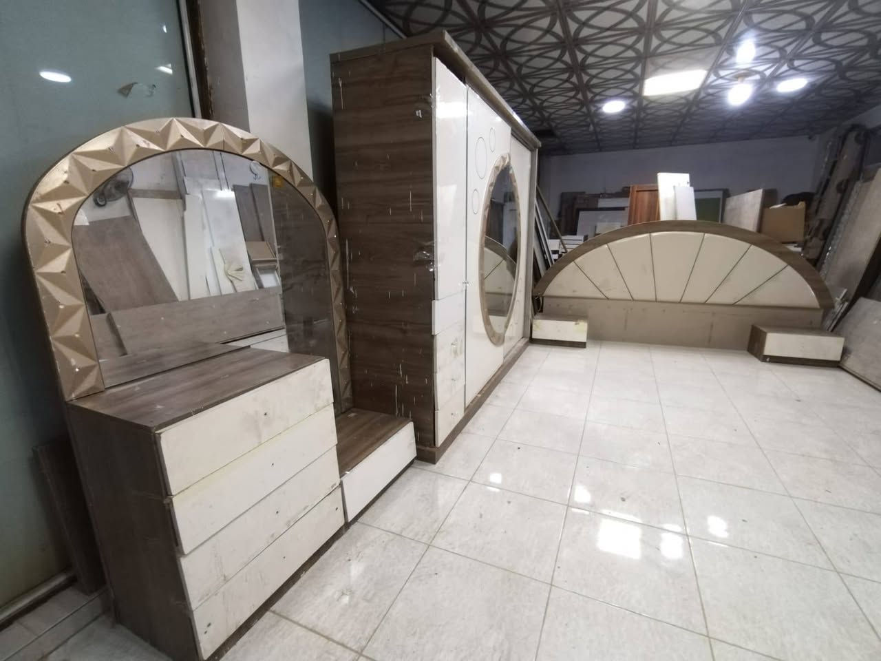 ٢٧٥ الف مع النقل والشد الطابق الأرضي داخل محافظة النجف الاشرف *********** ***********
