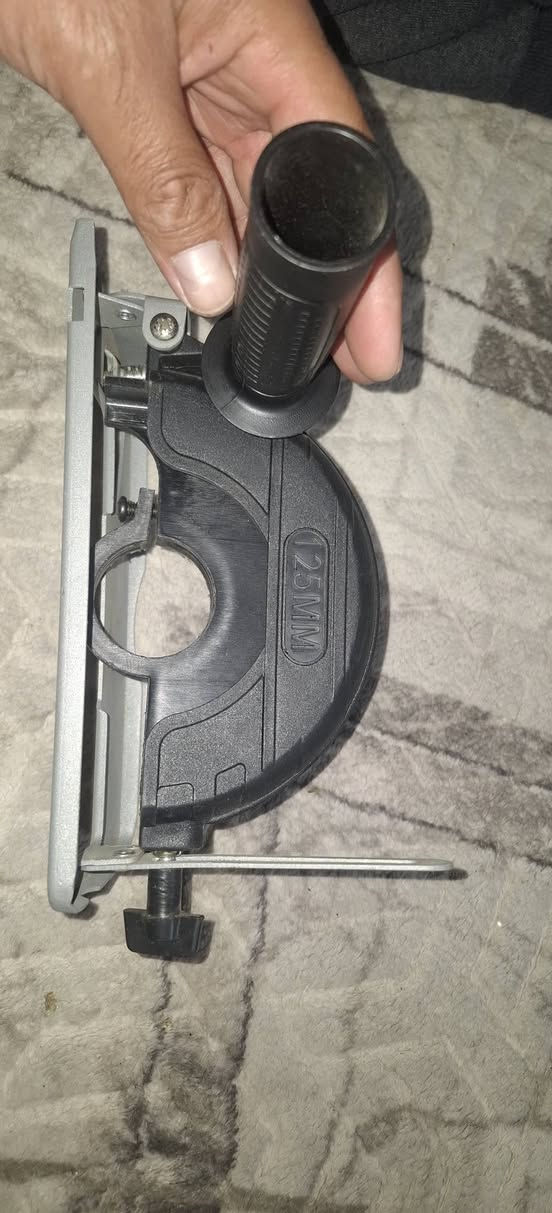 قاعده ي كؤسره ي نه جاري 
سعري 15هه زار 
***********
ناونيشان كفري
