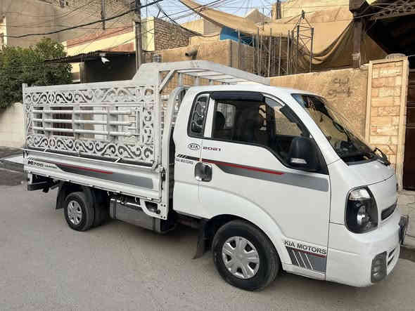 سلام عليكم كيا حمل للبيع 2019 نضيفه كلش محرك 2700 مفتوح ماشيه 113 الف رقم انكليزي بغداد والسنويه بأسمي تحويل ثاني يوم داخله هزه وسنويه جديده
السنويه لل 22/9/2029  تاخذهه مصفره من الغرامات والضريبه السياره كوري اصلي وليس خليجي ذره صبغ مابيهه على وضع الشركه 
والجادر جديد مره وحده فاتحه هم وياهه
بسعر 140 
للاستفسار “***********
