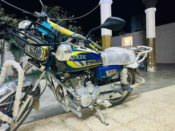 السلام عليكم : 
للبيع فقط 

دراجة سيفان 2023   للبيع السعر 675 وبي مجال قليل 

دراجة نضيفة مال جناي محرك مامفتوح. نشاط فول 

التواصل : ٠٧٧١ ٦٩٥ ١١١٦   المكان : بيجي 📍
