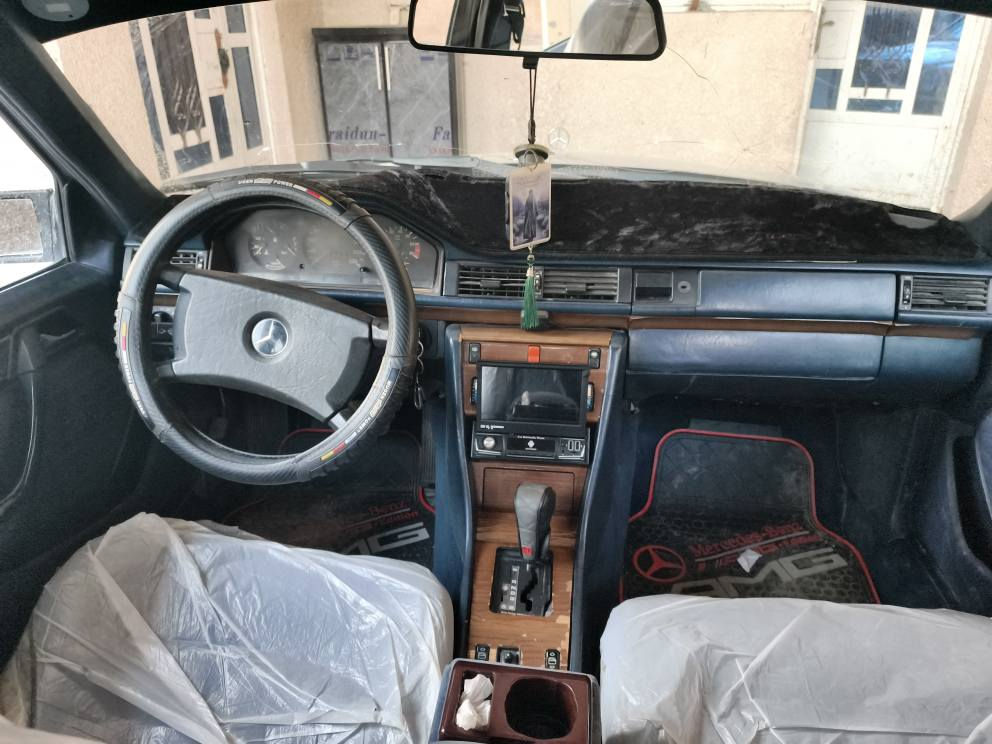 مرسيدس دب موديل 90 
رقم اربيل جديد دولي نجليزي 
سنويه جديده 2030
 محور ياباني في فتي 3000 
 مكفولة كير ومكينه 
مكفول حدادية قواعد 
 مكفوله بدون خياس
 جام امامية كهرباء 
جامه خلفية يدوي
 كراسي مخمل  
العنوان ديالى شهربان *********** المقدادية, ديالى
