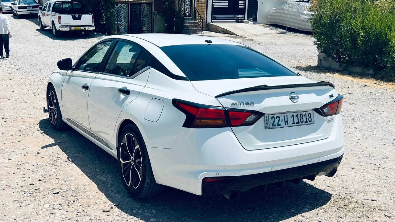 Altima 23 🕊️
قطع طين صبخ ربع جملخ وره 
صوره صونر رقم شاصي موجود نشر  
مواصفات Sكله مبدل SR 
49 مايل ماشي 
كير محرك حجر رادار كله بشرط
سياره كله جديد 
مكان كلار 
***********
