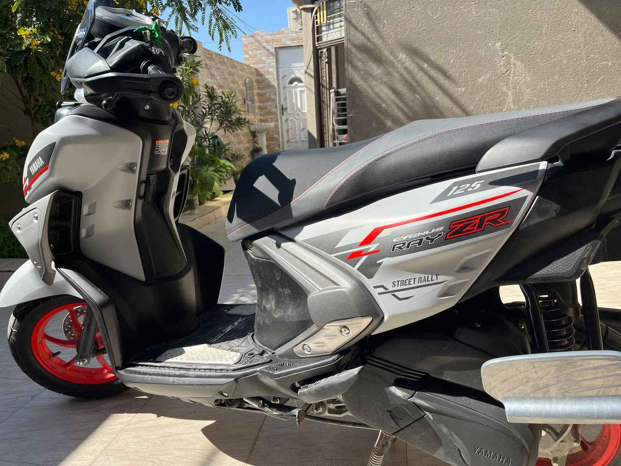 يا الله
زت ار 25 مكفولة من كلشي لأن ماصار تقريبا شهرين من شتريتها للبيع ماشيه 2000  الله شاهد ما شلعت سيمها  الدراجه شخط مابيها  بلعافيه عل ياخذها  كاعيه  ومري البلادي بكارتونهن للاستفسار عن السعر   *********** متواجد واتساب ا
