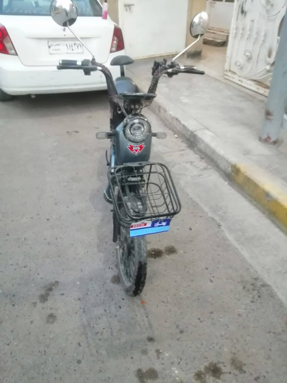 السلام عليكم 
دراجه  شحن نواع HIS موديل 2023 دراجه نضيفه  شرط الفحص بريكات شغاله لايت شغال إشارات شغالات 2 سويج 1 بصمه بس المشكله بيهه بطاريه أو اثنين عاطلات فقط سعر تبديلهن 35 الف تقريبا سعر الدراجه 225 الف وبيه مجال 
العنوان/بغداد حي البساتين 
للتواصل واتساب /***********
