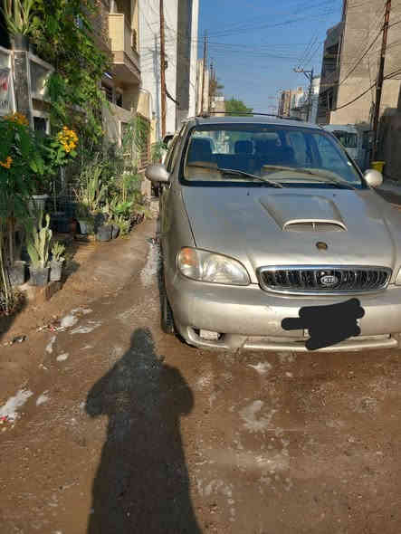 السلام عليكم من رخصة الاداره 
كيا كرنفال موديل 2001
8 راكب ..محرك كاز مفتوح اوتماتيك رقم بغداد الماني محرك كير مكفولات
ال كشر مكفول من كل ضربه قويه مصبوغه احزام للجماليه تبريد جيد الغرفه بلاديه حلوه صدر زيين تخم تاير باتري جديد كهربائيات كله شغاله السعر ٦٥ بيه مجال بسيط حك الجيه *********** وت ساب
