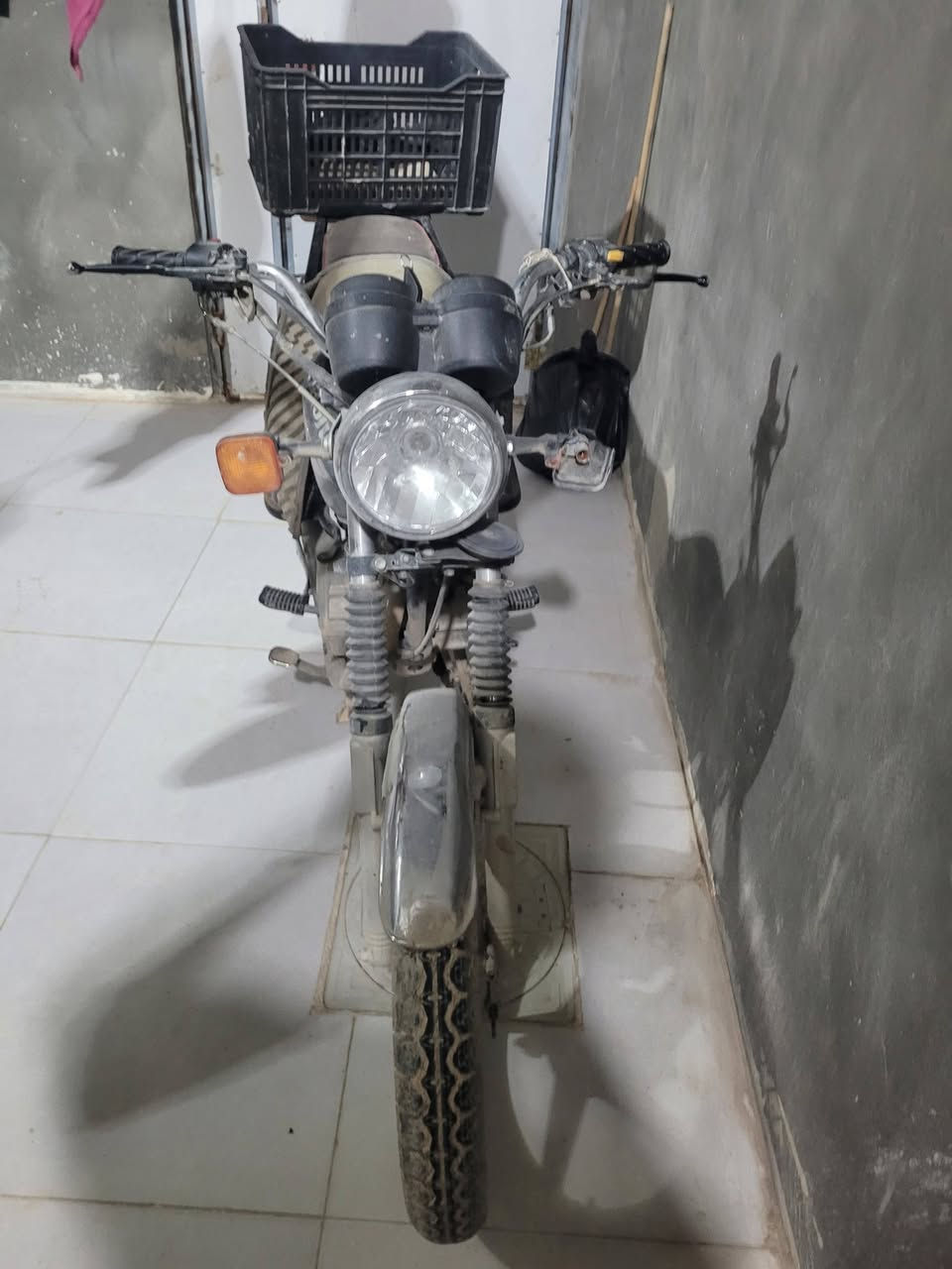 السلام عليكم دراجه 5 قير للبيع دراجه اوراق اصوليه ويلكم توبلس الدراجه سيم البريك اللي ورا الوراء مقطوم مشتري لها واحد وموجود بس الشده الدراجه نقره سلف بس طبيعي شويه بالكربريتر باقي التفاصيل اتصل على هذا الرقم ***********
