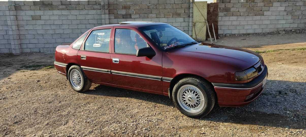 سلام عليكم سياره اوبل فكتره حجم ٢٠ موديل 92 سنويه عضم كاربون بانزين بيها شرط الوكاله والتحويل كير ومكينه شرط صطاب ABC تنته سليت قفل مركزي ستيرن بور صبغ عام جماليه السعر 46 وبيها مجال ستفسار نتصال بل رقم ***********
