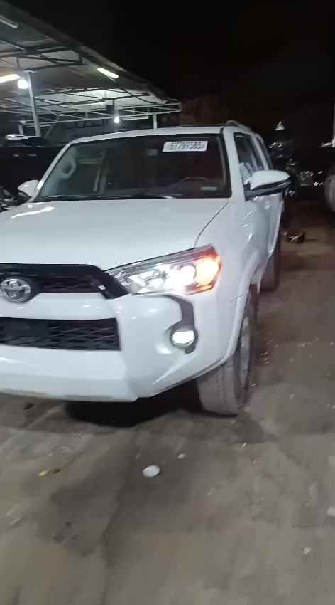 السلام عليكم
فور رنر دخول جديد ٢٤ sr5 بريموم فول مواصفات
فتحة ورادارات خلفي وامامي وكشنات جلد وكهرباء وتدفئة اشاير بالمري ونقاط عمياء
حادث جدا بسيط خشم البنيد بس بدون شواصي ولا براكيت 
بدون ايرباكات . فقط البنيد انصبغ 
مرقم وكامل اربيل بسعر ٣٣ الف دولار قفل قفل سعر مال بيع مستعجل وهي خواتها اسعارهن مو اقل من ٣٤ الف

وبدون مراوس ما اراوس لان محتاج نقد 
***********
