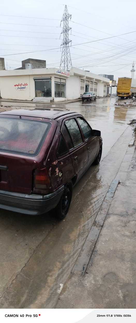 السلام عليكم اوبل كاديت حجم 18مديل 91كير كهربائية كلها شرط محرك بدايت صرف كابون بانزين بيها سنويه بيضاء تريد وكاله تريد تحويل باتري جديد تويرها انضاف السعر(( 11)) وبيها مجال ***********بي وتساب
