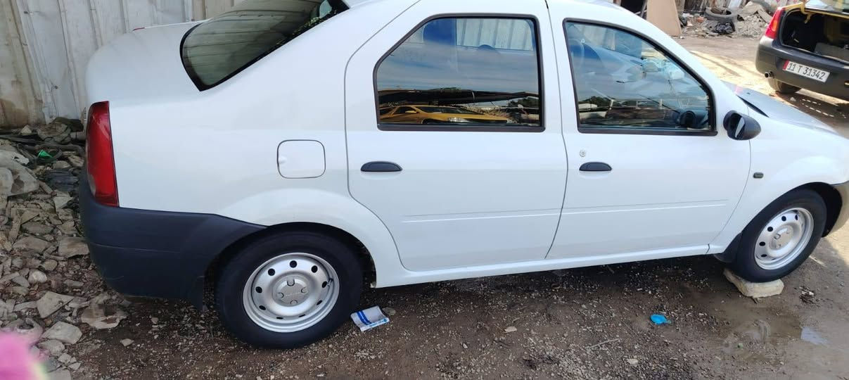 سلام عليكم  للبيع رينو لوكان موديل 2009 خصوصي رقم بغداد باور ستيرن سنترلوك  كير ومكينه بلاديات و خير من الله تبريد شغال ثلج ضفيره بلاديه ممحور ولا كتف صدر جديد شاده قبل سبوع قايش تايمكيس جديد هوه ورولاته سياره مال جناي متصرف عليه ربع وبالعافيه على الي ياخذاها مكاني بغداد الدوره  السعر55 وبيها مجال بسيط  ***********
