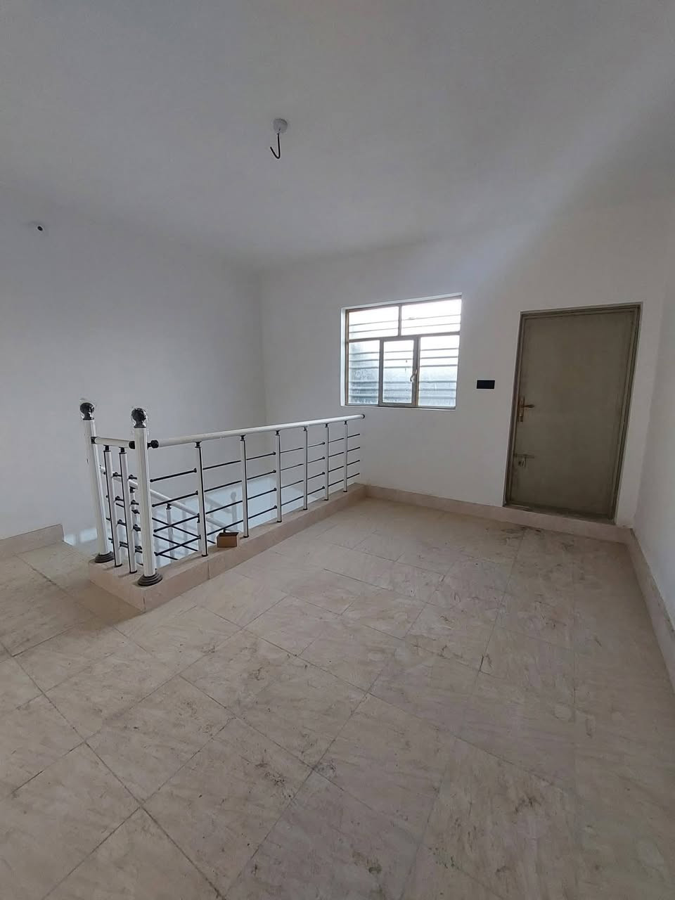 دار للبيع 100 متر حي ميسان قطاع  22 طابو صرف
البناء جديد طابوق جمهوري والأساس والسقف مسلح
مقابل السوق مجاور شارع عودة  قريب جدا للشارع العام 
الطابق الأول / غرفة وصالة وأستقبال ومطبخ وصحيات ومنور وطارمة
الطابق الثاني / غرفة وصالة وسطح 
#ملاحظة / الدار فارغ غير مسكون 
السعر 145 مع المجال. .....D

للأستفسار *********** واتساب أيضاً موجود
